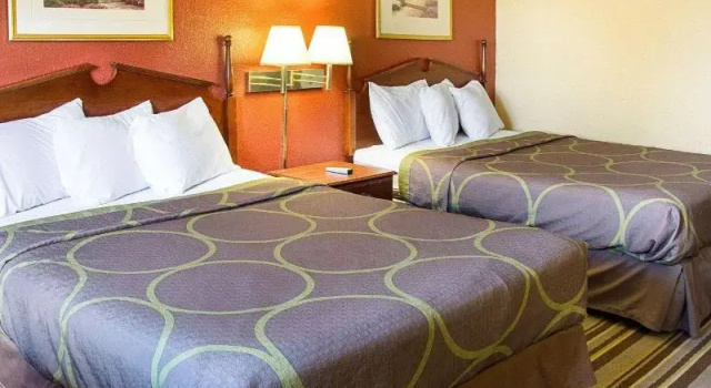 Четырёхместный номер Standard Rodeway Inn Florence - Cincinnati South