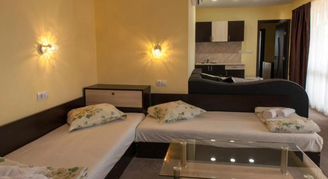 Family Hotel Bodurov, Забронировать Отель Отели Района Приморско с парковкой, Парковка
