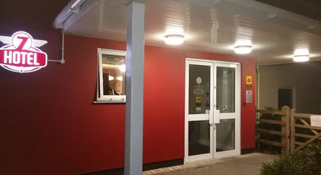 7Hotel Diner, Забронировать Отель Севенокс 