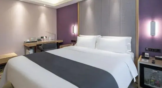 Кровать в общем номере (женский номер) Lavande Hotel (Haerbin Central Street, Youyi Road)