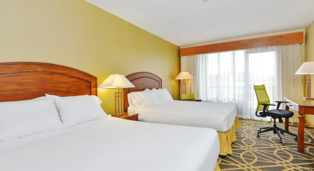 Четырёхместный номер Standard с балконом Holiday Inn Express Boone by IHG