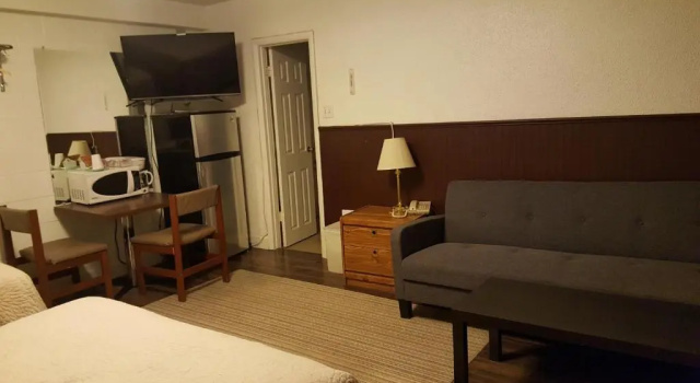 Трёхместный номер Standard Centennial Motel