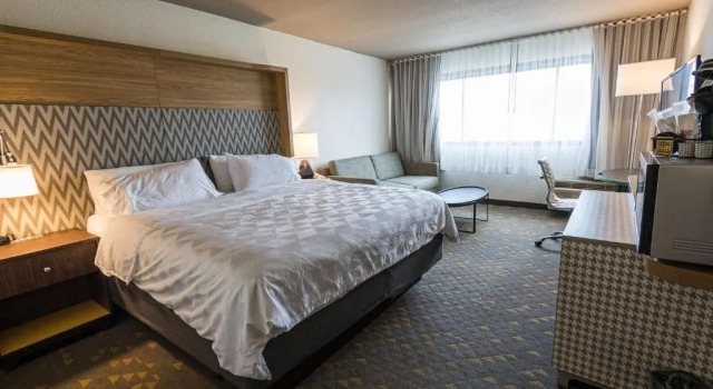 Номер Executive Wyndham Flint MI Grand Blanc Bishop Airport Conference Ct