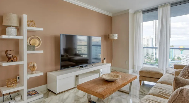 New Listing! Luxe Beach Dream W/ Infinity Pool 3 Bedroom Condo, Забронировать Апартаменты/квартира Халландейл-Бич Голливуд