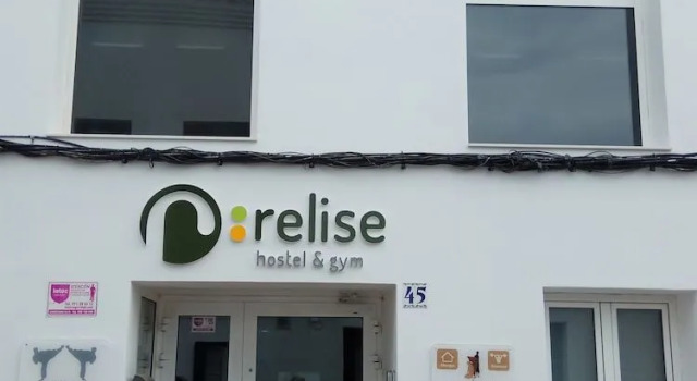 Hostel & Gym Relise - Albergue Juvenil, Забронировать Хостел Сан-Луис Менорка