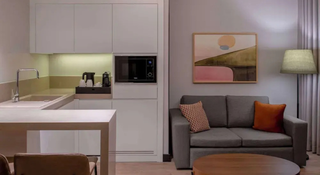 Номер Deluxe с балконом Altunizade Suites Istanbul, Curio Collection By Hilton