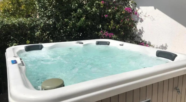 Апартаменты с 2 комнатами Elisa Seaside Luxury Suite Private hot Tub, Beach