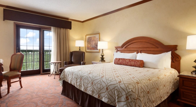 Двухместный номер Standard с видом на озеро Chateau on the Lake Resort Spa and Convention Center