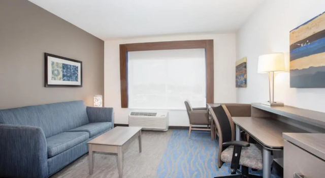 Люкс Holiday Inn Express & Suites Great Bend by IHG