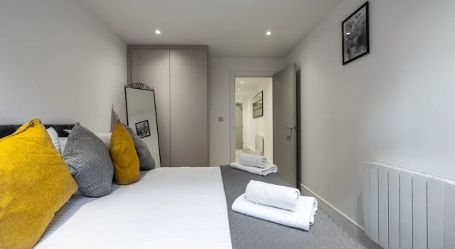 Remarkable 2-bed Apartment in Camberley