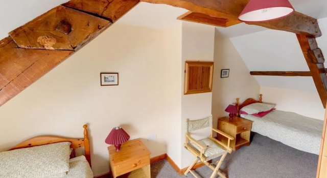 Alluring Holiday Home in Llandovery With Garden, Забронировать Отель Лландовери 