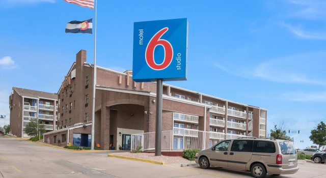 Howard Johnson Inn Colorado Springs, Rezervasyon Motel Pikeview Kolorado