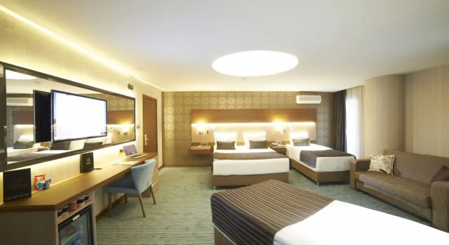 Семейный номер Standard Saffron Hotel