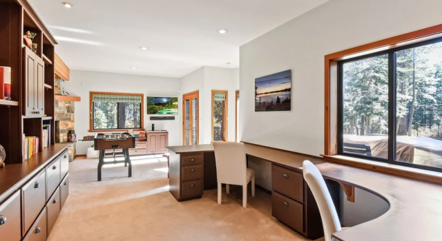 New Listing! Sugar Bear Lodge W/ Hot Tub 4 Bedroom Home, Rezervovat Rekreační dům Tahoe City 