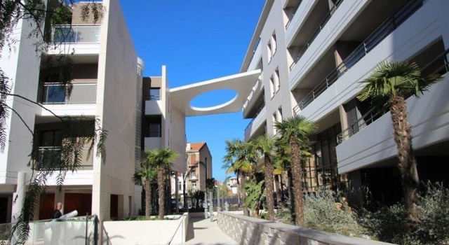 Two Bedroom Montfleury Cannes, Забронировать Отель Отели Приморских Альпы с парковкой, Парковка