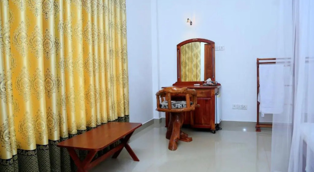 V Cabanas Yala Safari Place, Book Hotel Tissamaharama Yala National Park, nær Tissamaharama Raja Maha Vihara