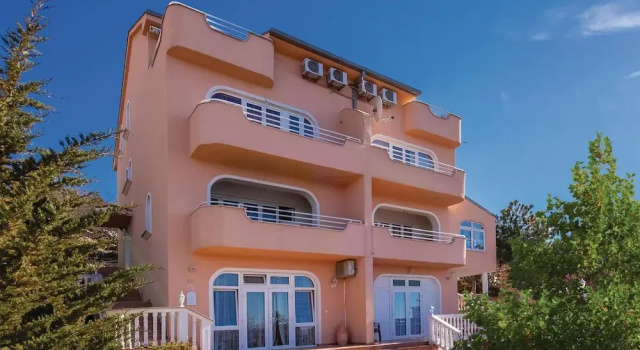 Amazing Home in Dramalj With Wifi, 2 Bedrooms and Outdoor Swimming Pool, Reserva ahora Casa o chalet Villas en Dramalj, Villa