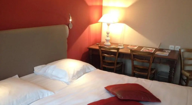 Номер Standard Logis Hôtel Restaurant Auberge du Valburgeois