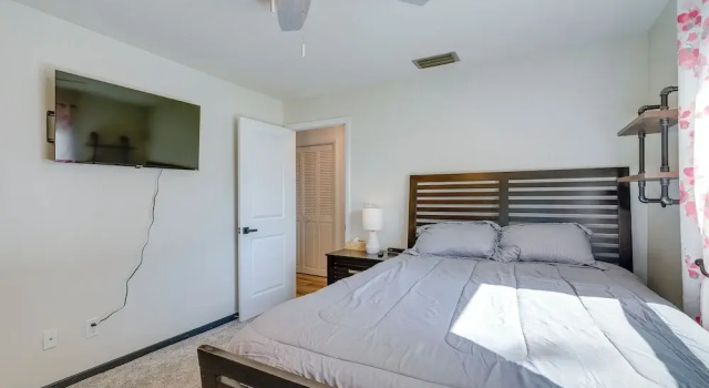 Canal-front Gem w/ Hot Tub, Foosball in Cape Coral, Забронировать Дом для отпуска Кейп-Корал Southwest Florida