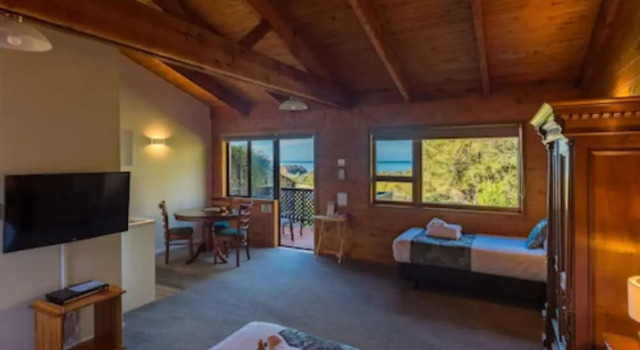 Трёхместный номер Standard Kimi Ora Eco Resort