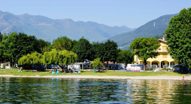 Bungalows in Camping Solarium, Забронировать Кемпинг Кемпинги и глэмпинги Озера Комо, Кемпинг