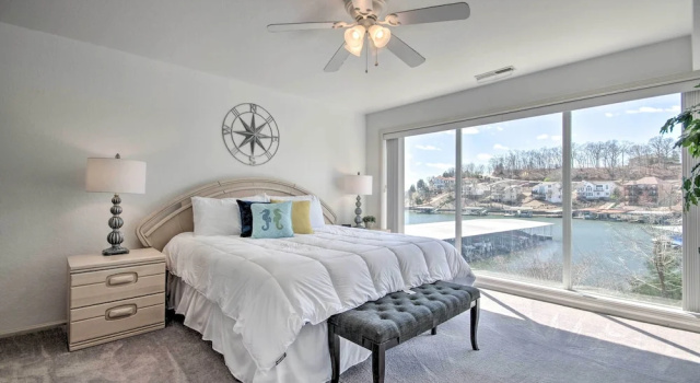 Lake-view Patio, Pool Access! Regatta Bay Condo, Prenota Hotel Lake Ozark 