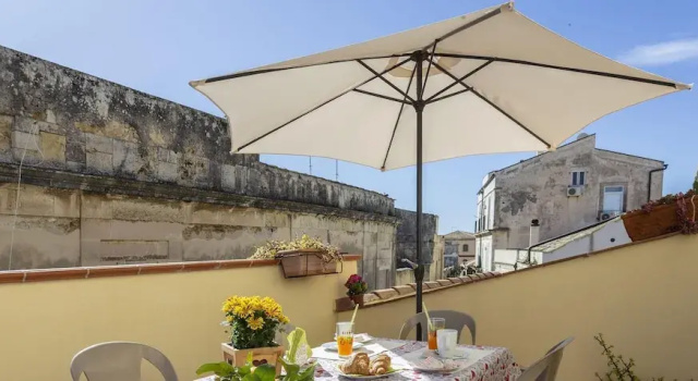 Salomone Apartment 15 With Terrace by Wonderful Italy