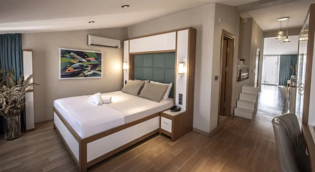 Люкс с балконом Mezzo Hotel