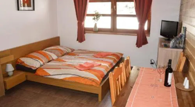 Apartmán v Srdci Hor Cihlářka, Забронировать Апартаменты/квартира Отели Трутнов с парковкой, Парковка