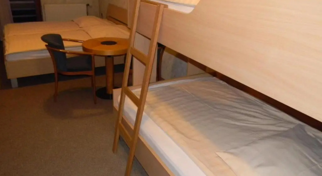 Четырёхместный семейный номер Standard Hotel Krona Domžale