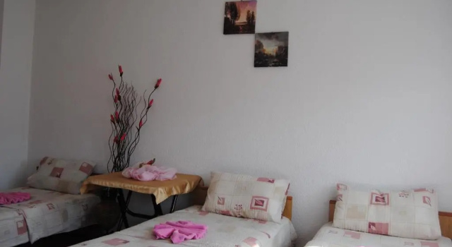 Четырёхместный номер Standard с балконом Joleski Accommodation