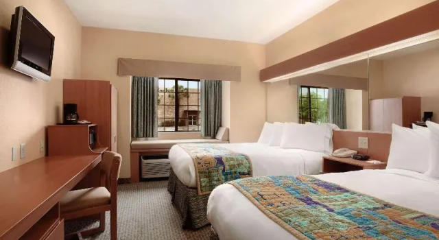 Номер Standard Microtel Inn & Suites by Wyndham Panama City