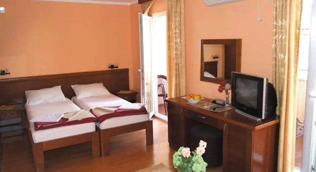 Студия с балконом и с частичным видом на море Apartments Oaza 1