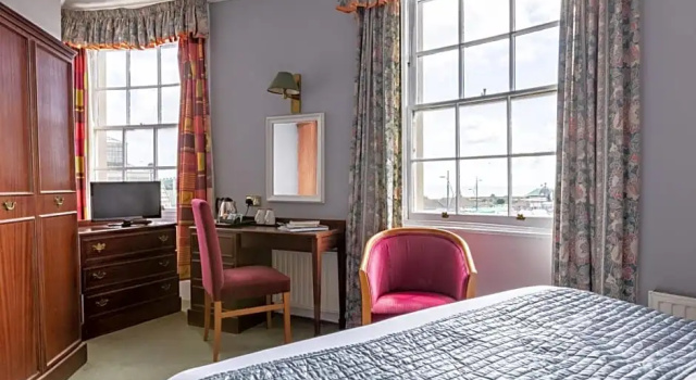 Номер Standard The Carlton Hotel