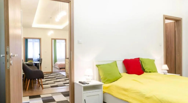 Luxury apartment in the main centre, 3BDR,3BTHR,AC