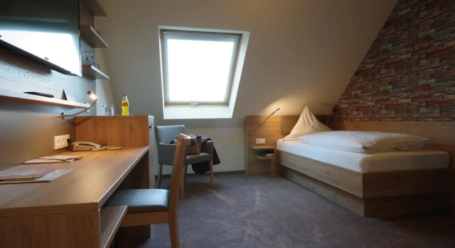 Land-gut-Hotel Räuber Lippoldskrug, Забронировать Отель Отели Weser Uplands с завтраком, Завтраки