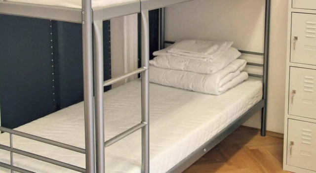 Grand Central Hostel Krakow, Забронировать Хостел Отели Кракова с парковкой, рядом с Раковицкое кладбище, Парковка