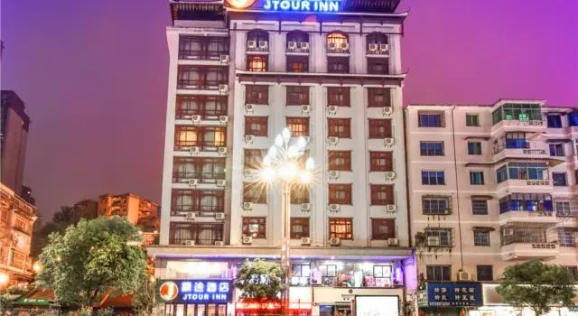 Jtour Inn Guizhou Kaili Dashizi State Government, Забронировать Отель Каили 