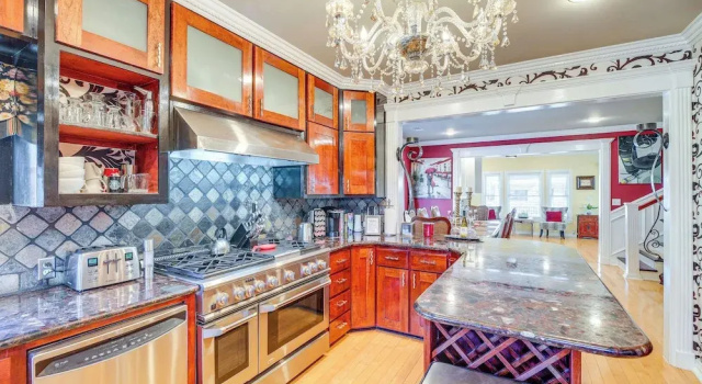 Spacious Houston Home w/ Deck ~ 2 Mi to Downtown!, Забронировать Дом для отпуска Хьюстон Texas Gulf Coast