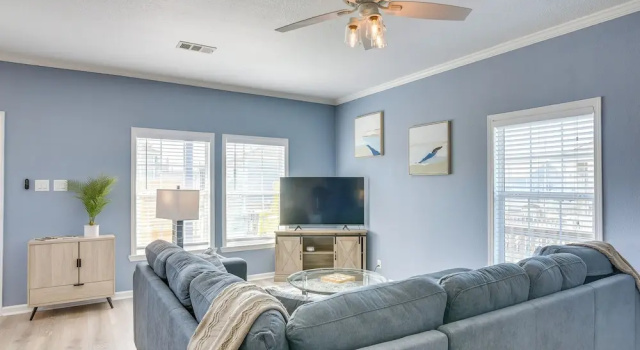 Hot Tub, Patio & Deck: Coastal Crystal Beach Home!, Book Feriehus Bolivar Peninsula Houston