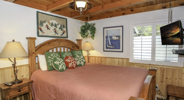 Grizzly Bear - Cozy Cabin With Forest Views! Outdoor Hot Tub And A Wood Burning Fireplace! 1 Bedroom Home, Забронировать Отель Мунридж США