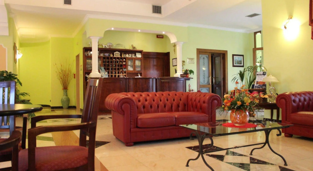 Hotel Villa Del Lago, Book Hotel Senise 