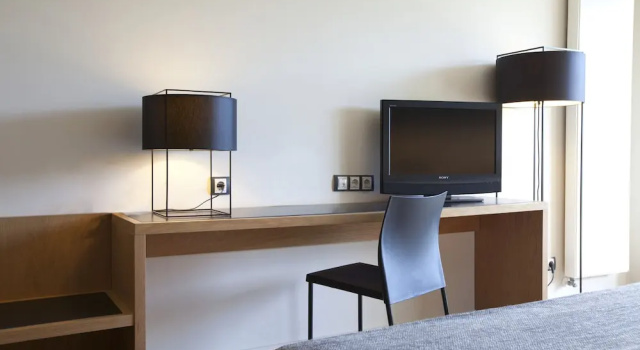 Номер Deluxe с балконом Hotel Món Sant Benet