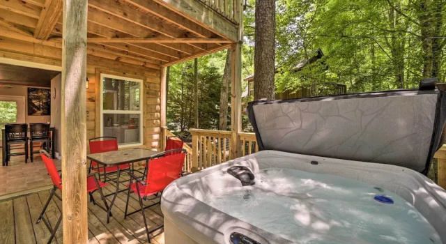 Апартаменты Cozy Whittier Cabin + Yard & Hot Tub, Pets Welcome