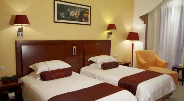 Gold River-Side Hotel Wuzhen, Забронировать Отель Отели Учжэнь с бассейном, Бассейн