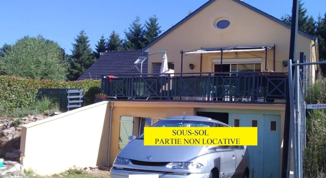 House With 2 Bedrooms in Salles-curan, With Wonderful Lake View, Enclosed Garden and Wifi, Забронировать Отель Отели и гостиницы Саль-Кюран, Отель