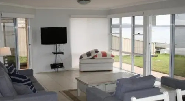 1 'The Clippers' 131 Soldiers Point Road - fabulous waterfront unit, Забронировать Отель Солджерс-Пойнт Port Stephens