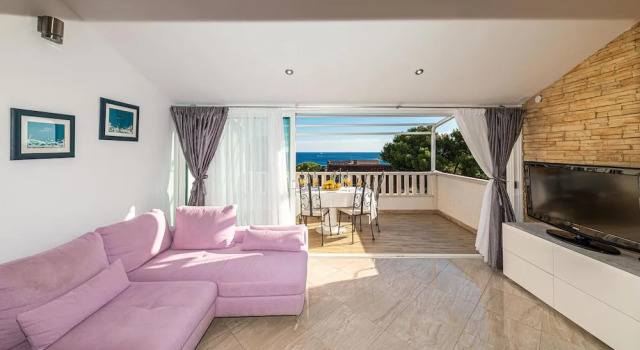 Gorgeous Home In Zecevo Rogoznicko, จอง โรงแรม Zečevo Šibenik