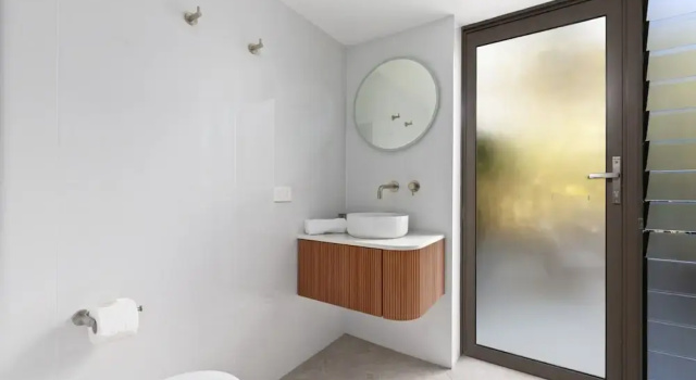 Stylish 3-bed Newport Stay With Balcony, Rezerwuj Apartament Newport Sydney Region