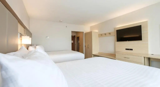 Четырёхместный номер Standard Holiday Inn Express & Suites Eagan - Minneapolis Area by IHG